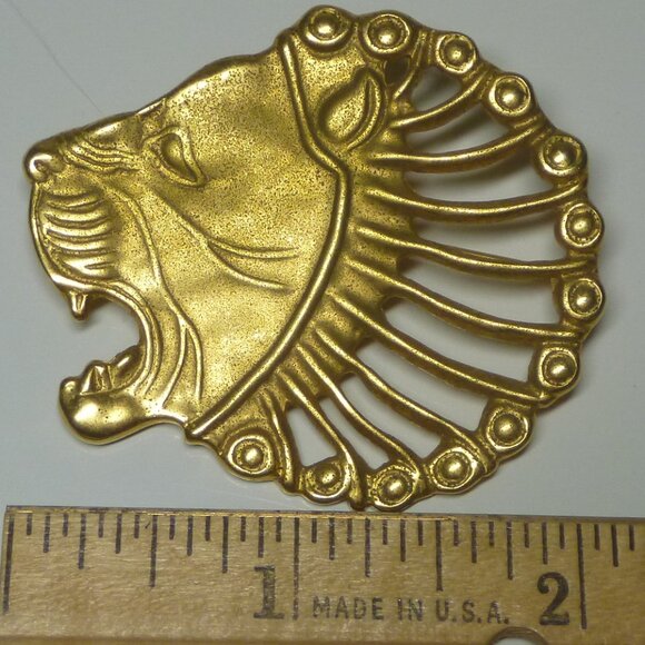 Vintage Metropolitan Museum of Art Golden  Persian Lion Brooch Pin - Picture 1 of 3